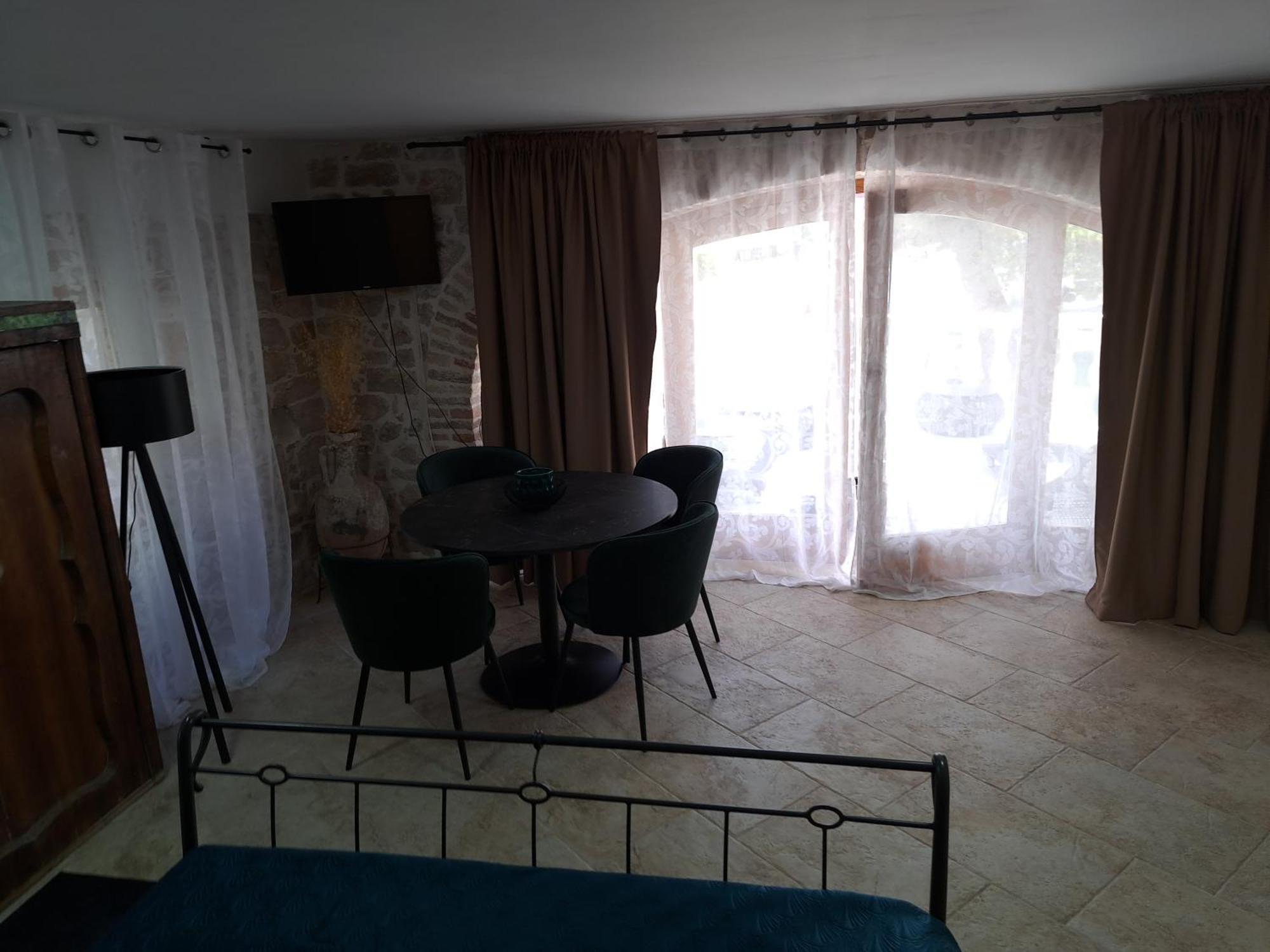 Jardin Kapetanova Kuca Apartment Veli Iz Luaran gambar